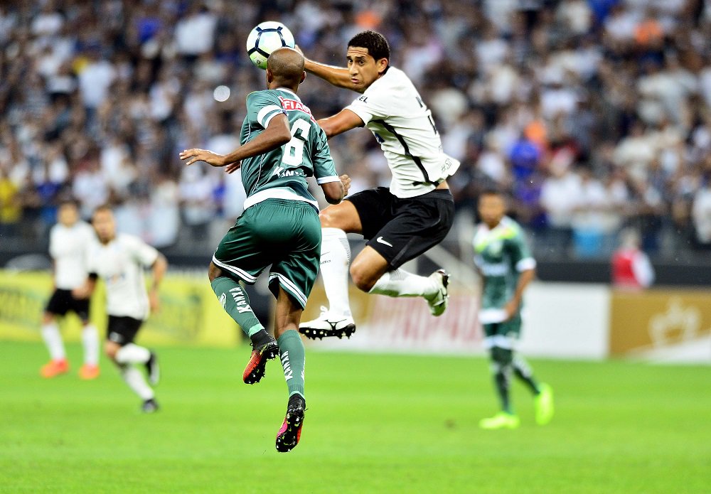 Corinthians só empata, mas confirma classificação diante do Luverdense