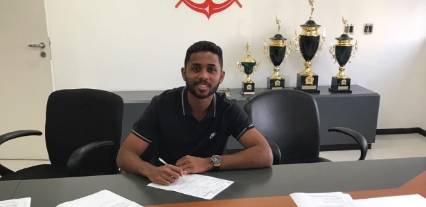 Rodrigo Sam assinou novo contrato com o Corinthians nesta quarta