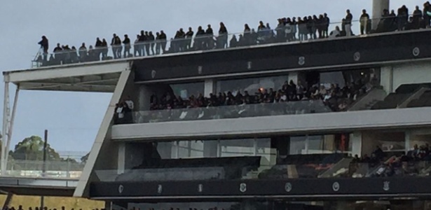 Camarote de dois andares da Arena Corinthians foi aberto para torcedores