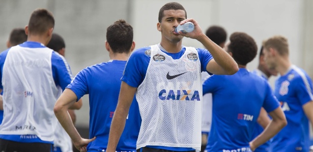 Léo Santos é hoje a quarta opção para defesa do Corinthians