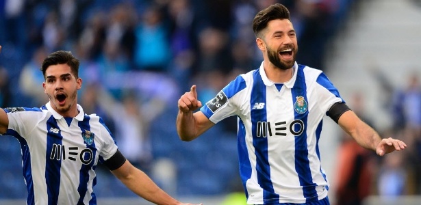 Felipe comemora gol marcado pelo Porto sobre o Rio Ave pelo Português