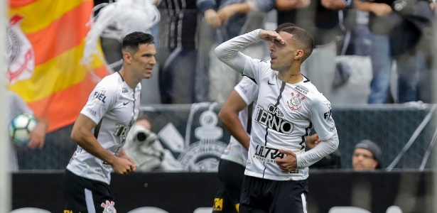 Gabriel comemora gol marcado pelo Corinthians no triunfo sobre o Palmeiras