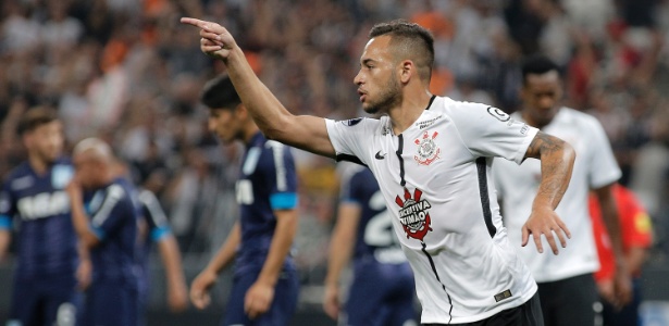 Maycon comemora gol do Corinthians; agentes do volante vão à Europa