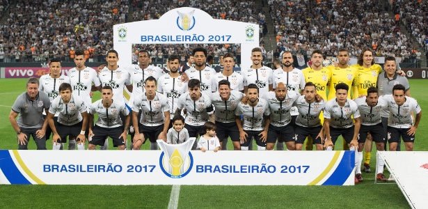 Jogadores do Corinthians posam antes do jogo contra o Fluminense