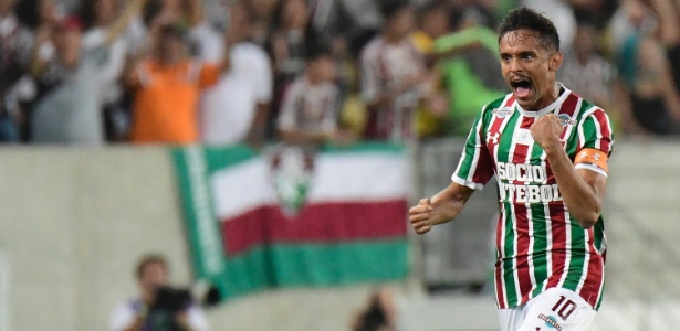 Gustavo Scarpa comemora gol do Fluminense contra a LDU