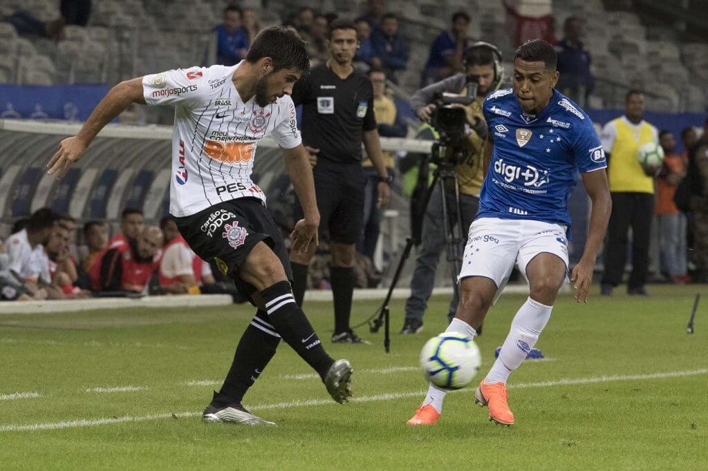 Bruno Mendez estreia pelo Corinthians diante do Cruzeiro
