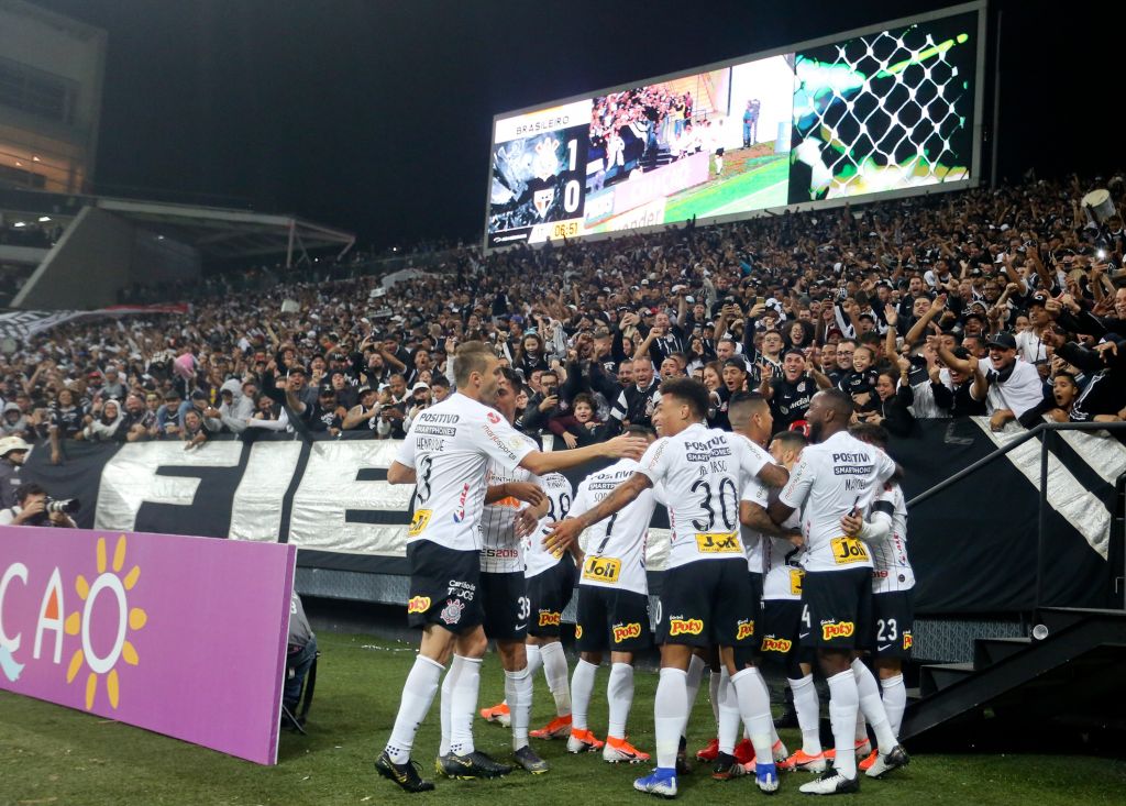 Jogadores do Corinthians comemoram gol na Arena