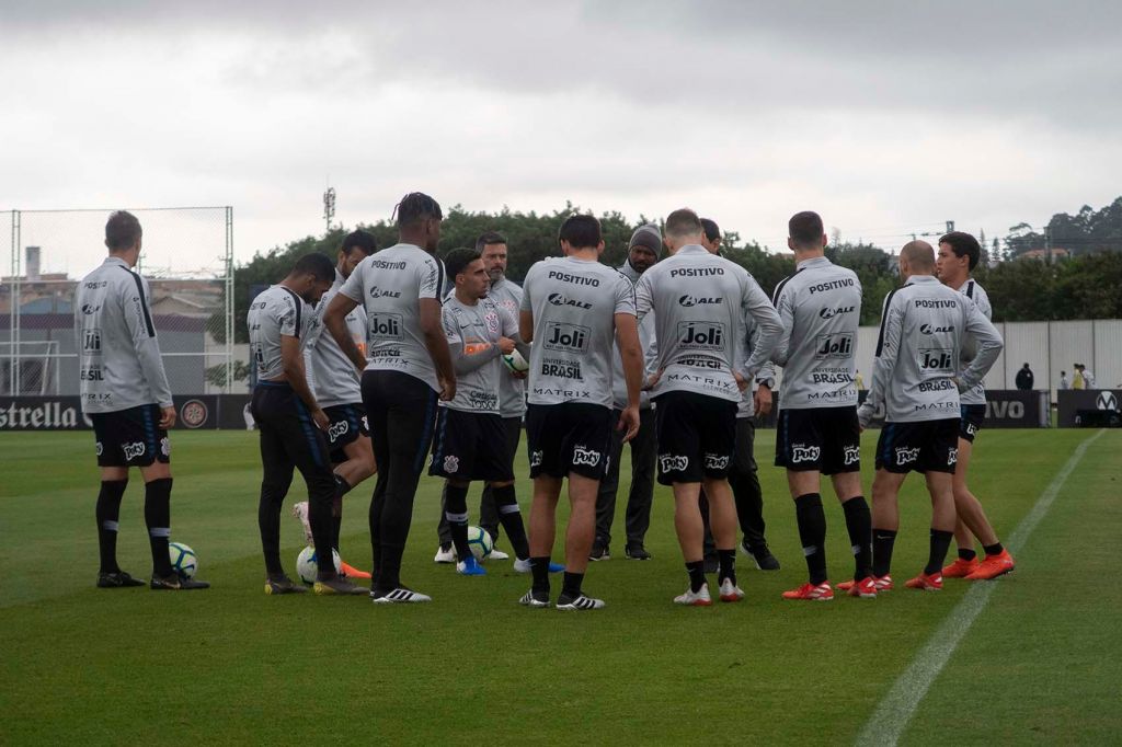 Jogadores do Corinthians durante treino