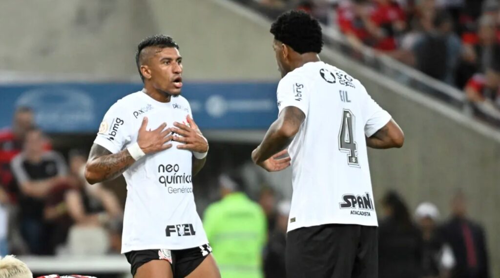 Paulinho - Gil - Flamengo x Corinthians